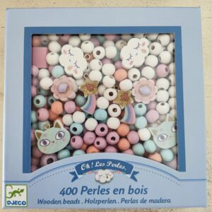 Cuentas y dijes de madera violeta